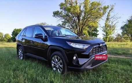 Toyota RAV4, 2019 год, 3 600 000 рублей, 2 фотография