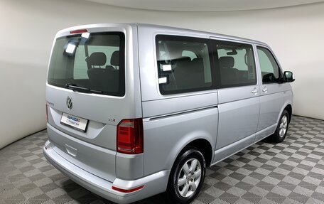 Volkswagen Caravelle T6 рестайлинг, 2016 год, 3 010 000 рублей, 5 фотография