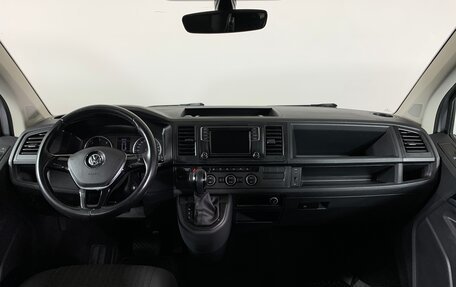 Volkswagen Caravelle T6 рестайлинг, 2016 год, 3 010 000 рублей, 13 фотография