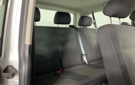 Volkswagen Caravelle T6 рестайлинг, 2016 год, 3 010 000 рублей, 19 фотография