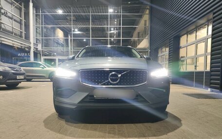 Volvo V60 II, 2020 год, 3 999 000 рублей, 2 фотография