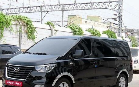 Hyundai Grand Starex Grand Starex I рестайлинг 2, 2020 год, 2 939 000 рублей, 2 фотография