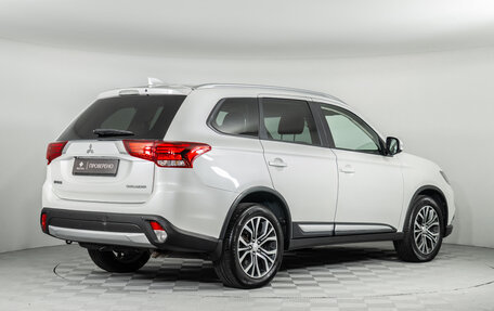 Mitsubishi Outlander III рестайлинг 3, 2017 год, 2 154 000 рублей, 6 фотография