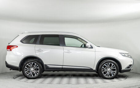 Mitsubishi Outlander III рестайлинг 3, 2017 год, 2 154 000 рублей, 11 фотография