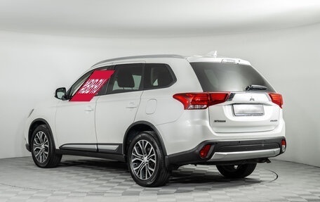 Mitsubishi Outlander III рестайлинг 3, 2017 год, 2 154 000 рублей, 5 фотография