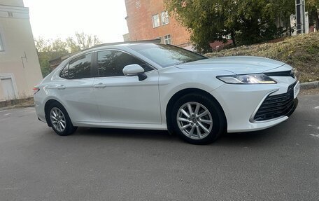 Toyota Camry, 2021 год, 2 800 000 рублей, 4 фотография