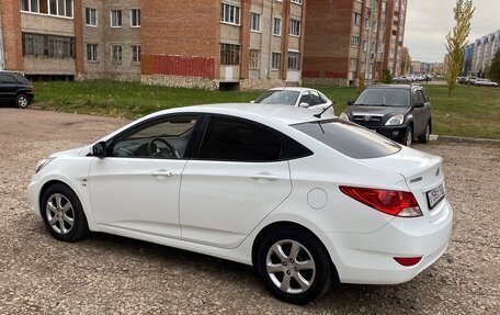 Hyundai Solaris II рестайлинг, 2012 год, 800 000 рублей, 3 фотография