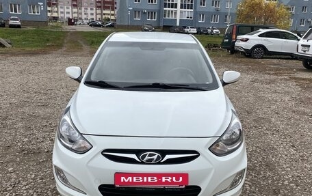 Hyundai Solaris II рестайлинг, 2012 год, 800 000 рублей, 2 фотография