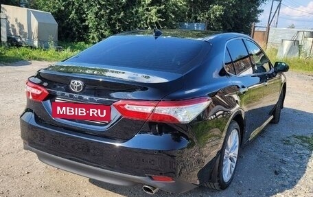 Toyota Camry, 2019 год, 3 270 000 рублей, 10 фотография