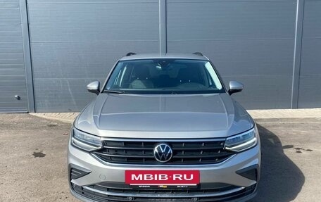 Volkswagen Tiguan II, 2021 год, 2 790 000 рублей, 2 фотография