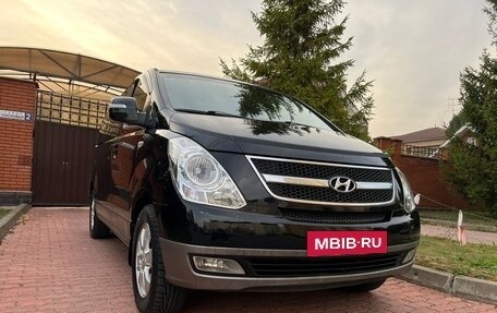 Hyundai Grand Starex Grand Starex I рестайлинг 2, 2015 год, 2 650 000 рублей, 2 фотография