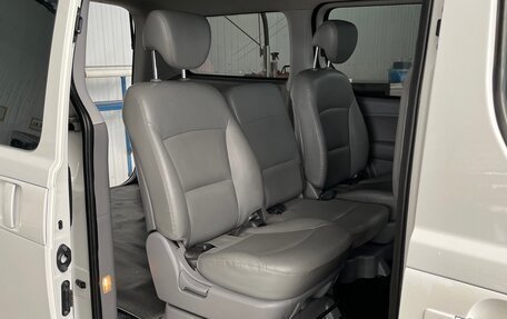 Hyundai Grand Starex Grand Starex I рестайлинг 2, 2015 год, 2 600 000 рублей, 27 фотография