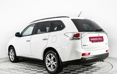 Mitsubishi Outlander III рестайлинг 3, 2013 год, 1 525 000 рублей, 7 фотография