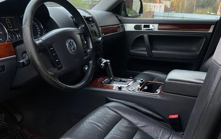 Volkswagen Touareg III, 2005 год, 949 999 рублей, 10 фотография