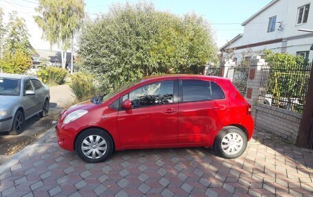 Toyota Yaris III рестайлинг, 2008 год, 700 000 рублей, 2 фотография