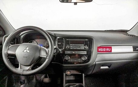 Mitsubishi Outlander III рестайлинг 3, 2013 год, 1 839 000 рублей, 14 фотография