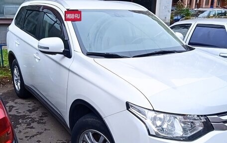 Mitsubishi Outlander III рестайлинг 3, 2014 год, 1 700 000 рублей, 7 фотография