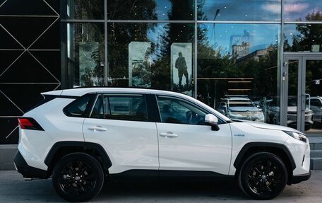 Toyota RAV4, 2023 год, 5 800 000 рублей, 6 фотография