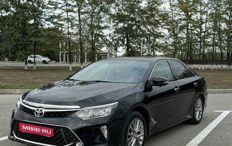 Toyota Camry, 2017 год, 2 380 000 рублей, 4 фотография