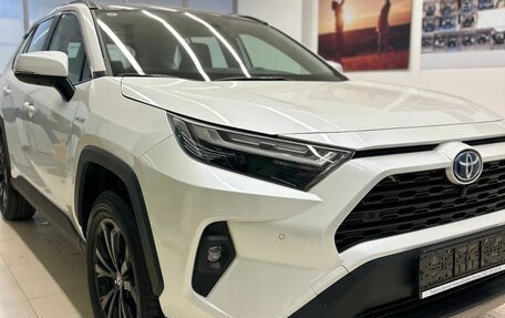 Toyota RAV4, 2023 год, 5 800 000 рублей, 13 фотография