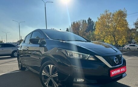 Nissan Leaf II, 2019 год, 2 090 000 рублей, 1 фотография