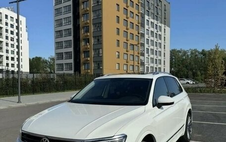 Volkswagen Tiguan II, 2018 год, 3 950 000 рублей, 7 фотография