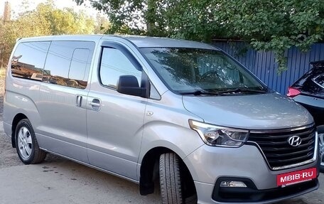 Hyundai Grand Starex Grand Starex I рестайлинг 2, 2019 год, 3 888 000 рублей, 2 фотография