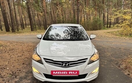 Hyundai Solaris II рестайлинг, 2015 год, 1 220 000 рублей, 2 фотография