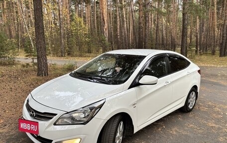 Hyundai Solaris II рестайлинг, 2015 год, 1 220 000 рублей, 3 фотография