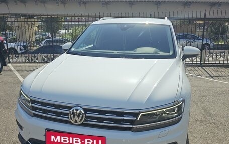 Volkswagen Tiguan II, 2018 год, 3 350 000 рублей, 3 фотография