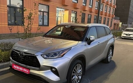 Toyota Highlander, 2023 год, 6 999 999 рублей, 20 фотография