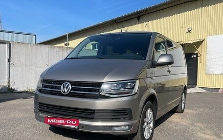 Volkswagen Caravelle T5, 2015 год, 2 500 000 рублей, 2 фотография