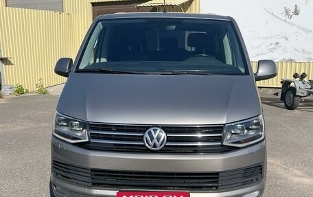 Volkswagen Caravelle T5, 2015 год, 2 500 000 рублей, 3 фотография