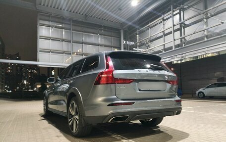 Volvo V60 Cross Country II, 2020 год, 3 999 000 рублей, 7 фотография