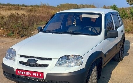 Chevrolet Niva I рестайлинг, 2015 год, 690 000 рублей, 4 фотография