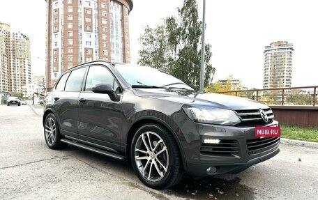 Volkswagen Touareg III, 2011 год, 2 850 000 рублей, 2 фотография