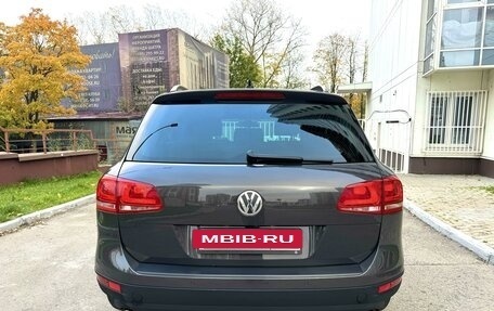 Volkswagen Touareg III, 2011 год, 2 850 000 рублей, 4 фотография