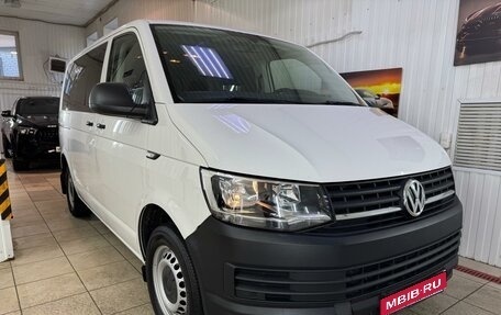 Volkswagen Caravelle T5, 2015 год, 2 600 000 рублей, 1 фотография