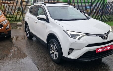 Toyota RAV4, 2018 год, 2 300 000 рублей, 3 фотография