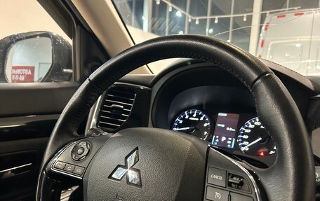 Mitsubishi Outlander III рестайлинг 3, 2021 год, 2 994 000 рублей, 24 фотография