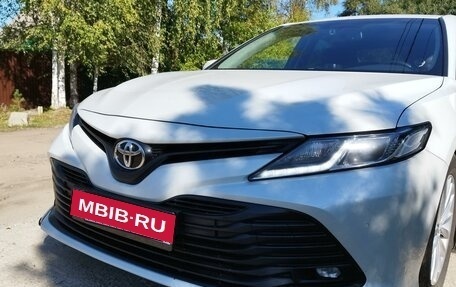 Toyota Camry, 2018 год, 2 600 000 рублей, 1 фотография