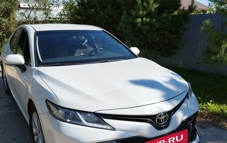 Toyota Camry, 2018 год, 2 600 000 рублей, 2 фотография