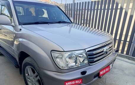 Toyota Land Cruiser 100 рестайлинг 2, 2004 год, 2 100 000 рублей, 2 фотография