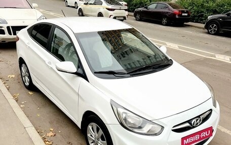 Hyundai Solaris II рестайлинг, 2012 год, 920 000 рублей, 2 фотография