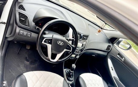 Hyundai Solaris II рестайлинг, 2012 год, 920 000 рублей, 4 фотография