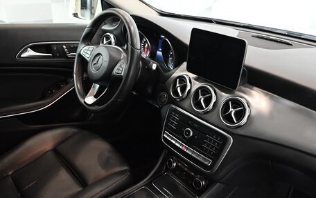 Mercedes-Benz GLA, 2017 год, 3 100 000 рублей, 14 фотография