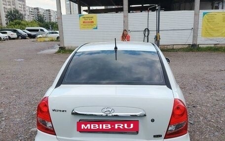 Hyundai Verna II, 2010 год, 500 000 рублей, 2 фотография