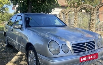 Mercedes-Benz E-Класс, 1998 год, 590 000 рублей, 1 фотография