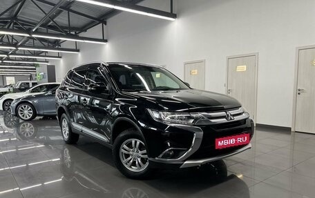 Mitsubishi Outlander III рестайлинг 3, 2017 год, 1 995 000 рублей, 5 фотография