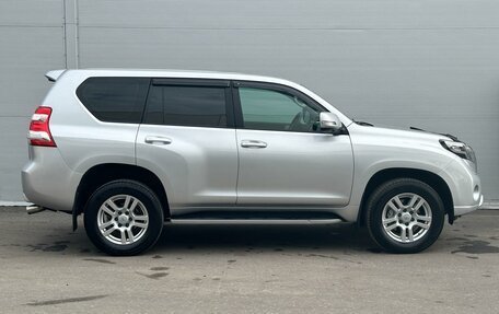 Toyota Land Cruiser Prado 150 рестайлинг 2, 2014 год, 3 280 000 рублей, 5 фотография